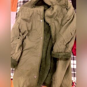 Army green men’s lined trench coat